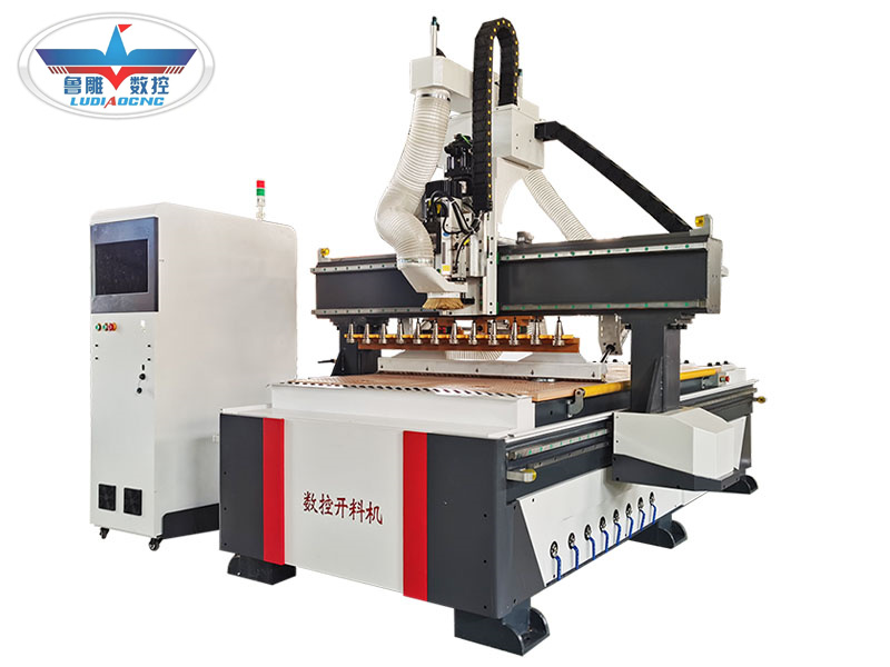 员工操作数控木工开料机时的安全应该如何保障